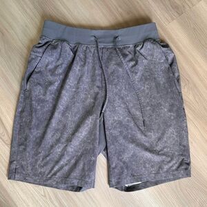 Lululemon Men’s Gray Shorts M